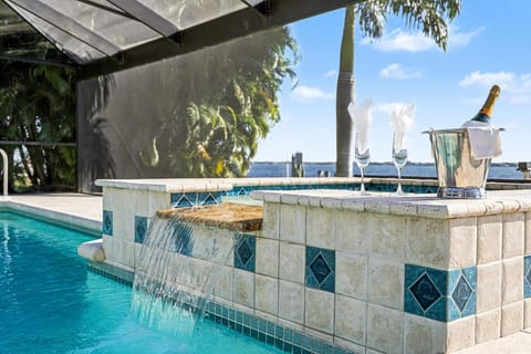 Hot Tub, Swimming pool