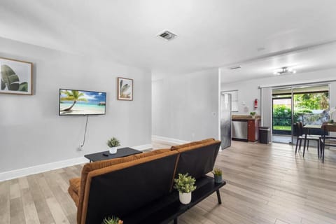 Wellness Retreat Sleeps 12 With Yard and Patio House in Riviera Beach