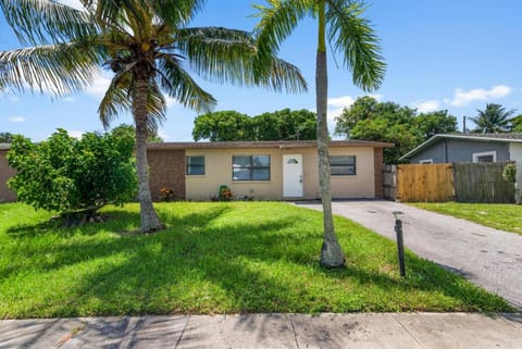 Wellness Retreat Sleeps 12 With Yard and Patio House in Riviera Beach