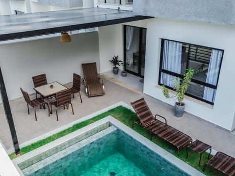 Patio, Garden, View (from property/room), Balcony/Terrace, Balcony/Terrace, Seating area, Swimming pool, sunbed