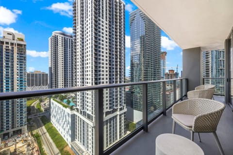 View (from property/room), Balcony/Terrace, Seating area, City view