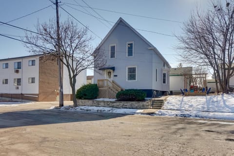 Walk to Kinnickinnic Ave! Newly Updated Abode House in Milwaukee