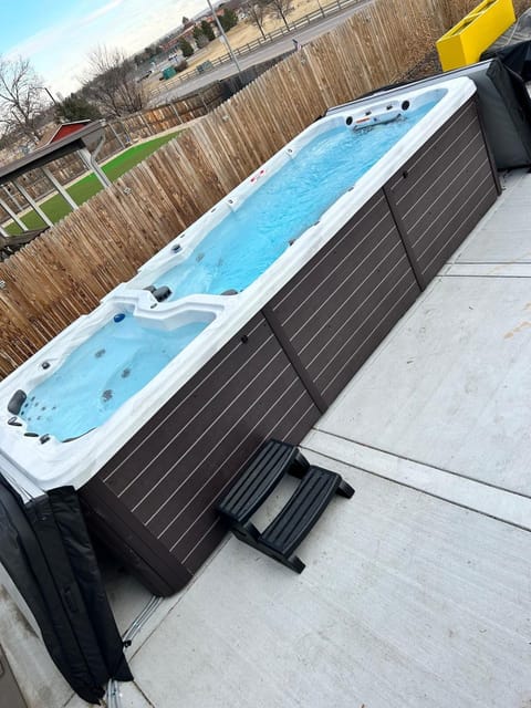 Hot Tub, Swimming pool