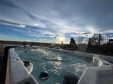 Hot Tub, Swimming pool