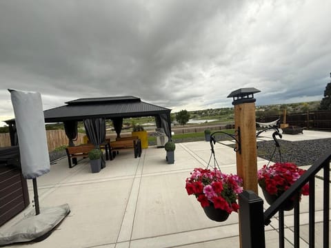 Patio, Natural landscape, View (from property/room), Balcony/Terrace, Lake view, Mountain view