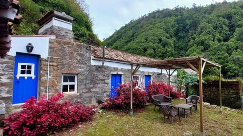 Property building, Natural landscape, Garden, Garden view, Mountain view