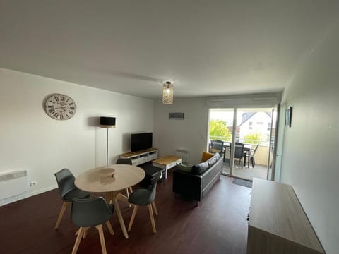 TV and multimedia, Balcony/Terrace, Seating area, Dining area