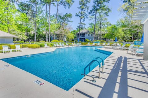Family Friendly! Golf-Front Haven in Cherry Grove Apartment in Little River