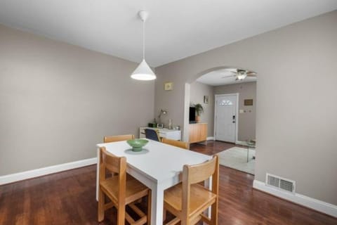 Cozy 1BD1BA in a Great Location for Extended Stay House in Clifton Heights