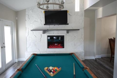 New hosting House in Town N Country