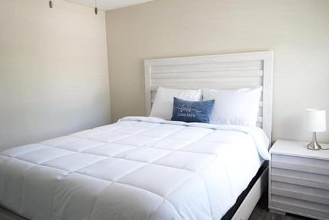 New hosting House in Town N Country