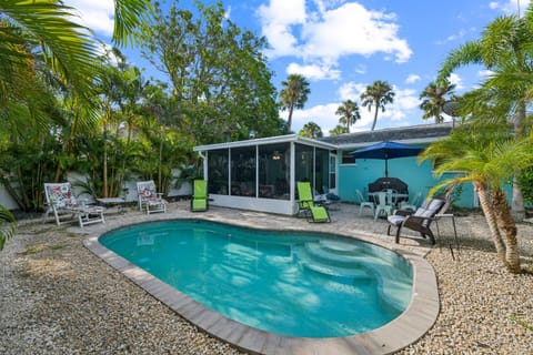 Garden view, Pool view, Swimming pool, sunbed