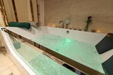 Hot Tub, Bath