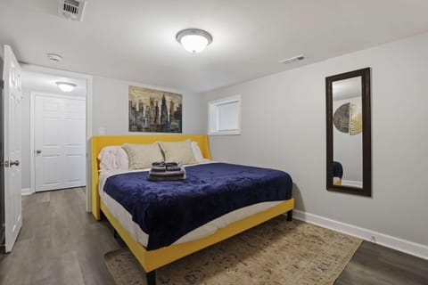 Spacious 5BR 2BA Berwyn Home House in Berwyn