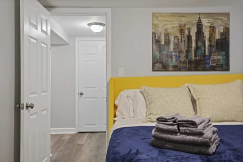 Spacious 5BR 2BA Berwyn Home House in Berwyn