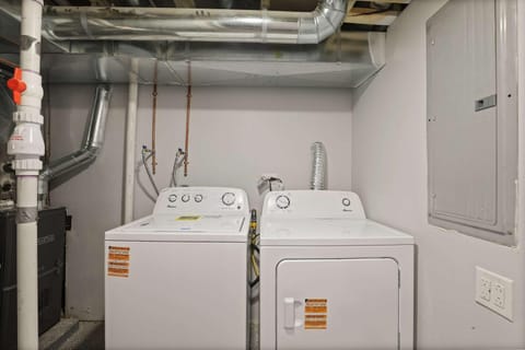 Spacious 5BR 2BA Berwyn Home House in Berwyn