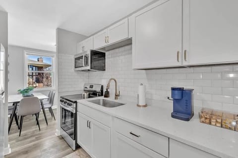 Spacious 5BR 2BA Berwyn Home House in Berwyn