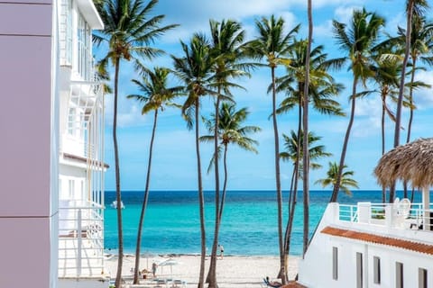 Property building, Nearby landmark, Day, View (from property/room), Balcony/Terrace, Beach, Sea view