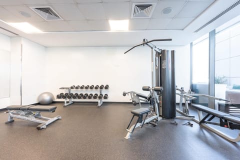 Free housekeeping visits during your stay - StayShort - Spacious Marina Stay for 6 with Canal Views Apartment in Dubai