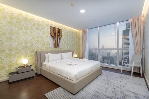 Free housekeeping visits during your stay - StayShort - Stylish 3BR Marina Home with Generous Space Apartment in Dubai