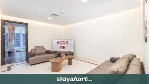 Free housekeeping visits during your stay - StayShort - Stylish 3BR Marina Home with Generous Space Apartment in Dubai