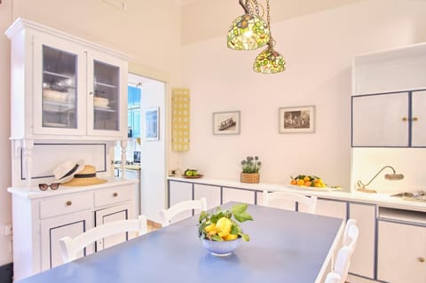 Property building, Kitchen or kitchenette, Living room