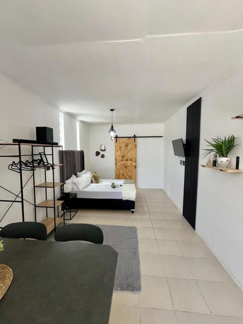 TV and multimedia, Photo of the whole room, Seating area, Dining area, Bedroom