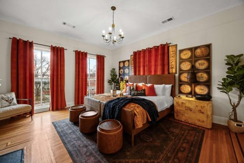 Bourbon-themed home w arcade & hot tub for groups House in Frankfort