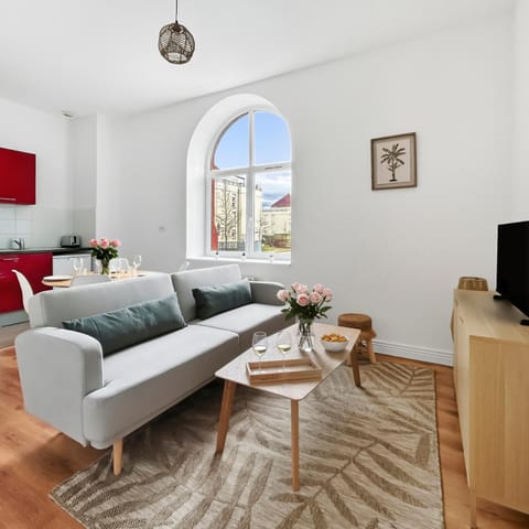Communal lounge/ TV room, TV and multimedia, Living room, Seating area