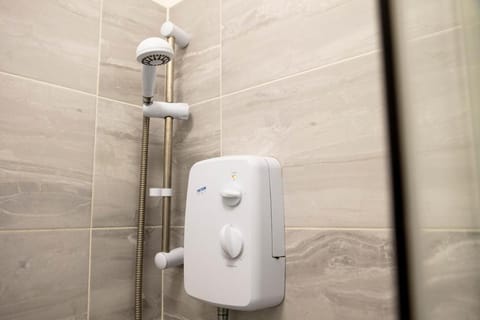 Large property, sleeps 8, Free Parking & Next to Alton Towers Apartment in Newcastle-under-Lyme