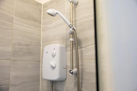 Large property, sleeps 8, Free Parking & Next to Alton Towers Apartment in Newcastle-under-Lyme