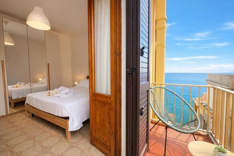 Bed, Natural landscape, View (from property/room), Balcony/Terrace, Photo of the whole room, Bedroom, Sea view, towels