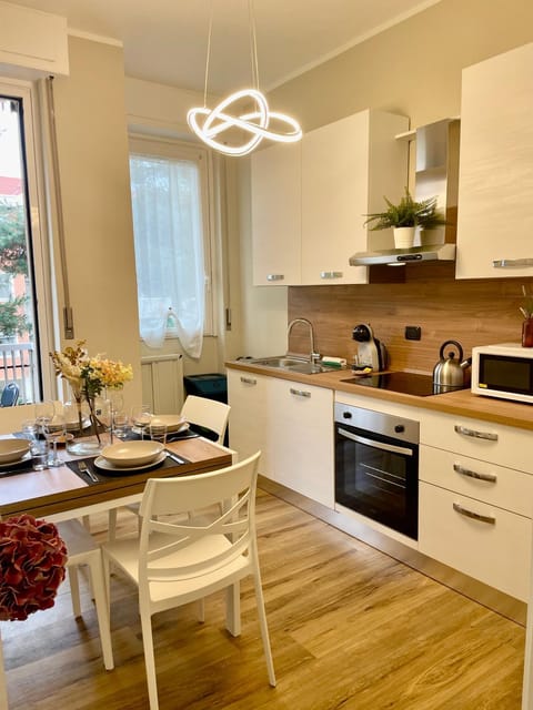 Kitchen or kitchenette, Dining area, dishwasher, oven, stove