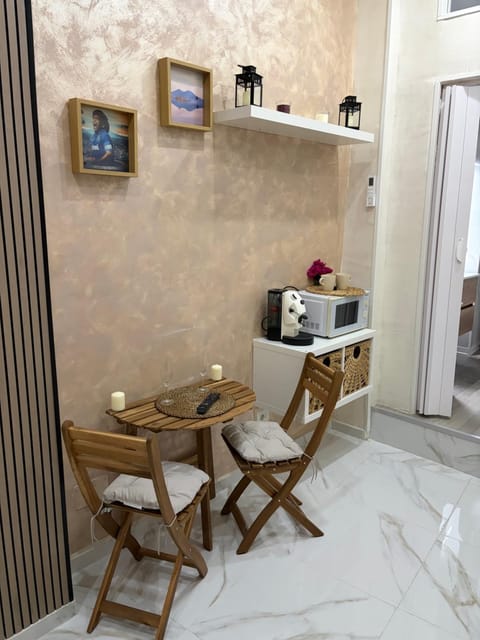 Coffee/tea facilities, Living room, Dining area, Internal: Not applicable to any particular room