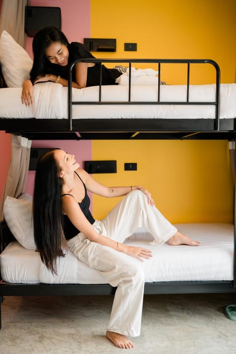 Bedroom, bunk bed