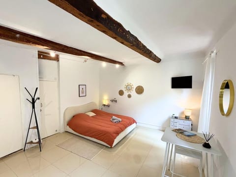 Bed, TV and multimedia, Photo of the whole room, Bedroom, internet
