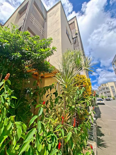 Facade/entrance, Garden