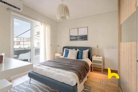 Sunny Athenian Oasis Spacious Family Haven! Apartment in Kallithea