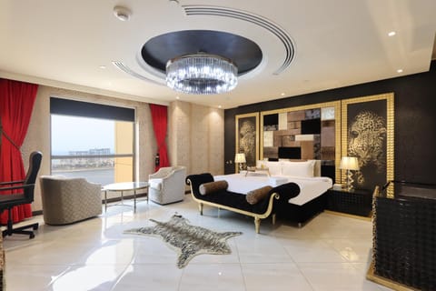 Bed, Photo of the whole room, Seating area, Bedroom