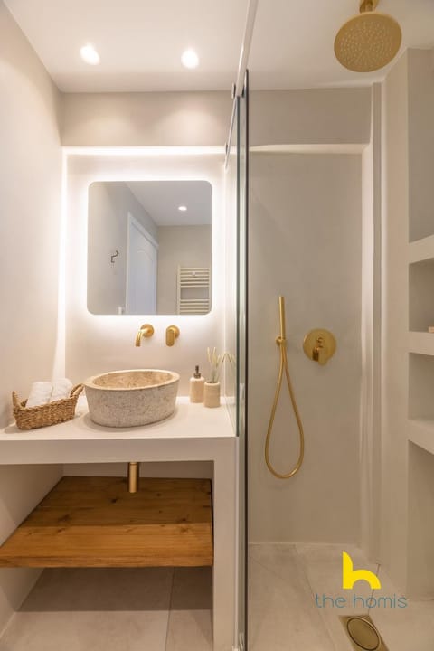 Eagle's Nest Athens Oasis with Culture & Views! Apartment in Kallithea