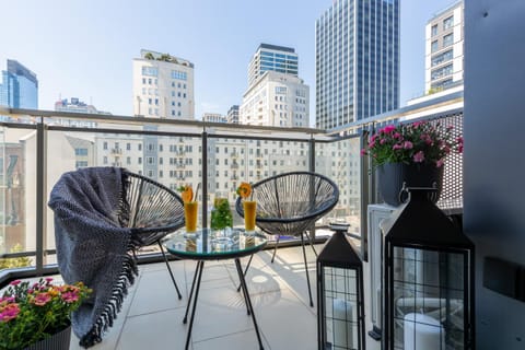 View (from property/room), Balcony/Terrace, City view