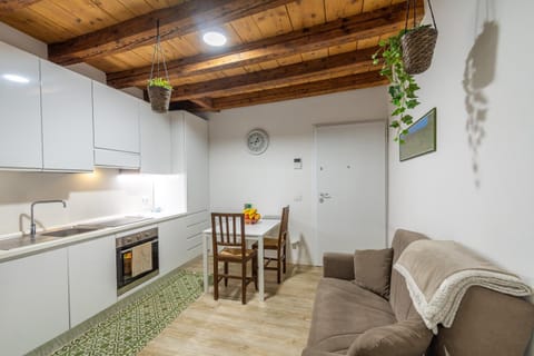 Kitchen or kitchenette, Living room, Seating area, Dining area