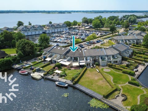 Bird's eye view, Lake view