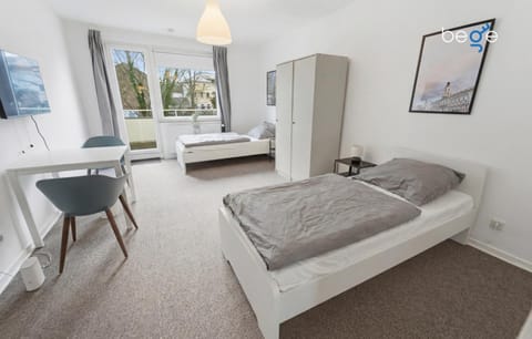 Bed, TV and multimedia, Photo of the whole room, Seating area, Bedroom