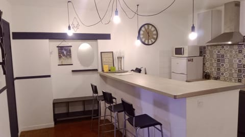 Property building, Kitchen or kitchenette, Living room