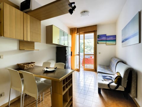Restaurant/places to eat, Communal lounge/ TV room, Living room, Seating area, Dining area, Bedroom, kitchen