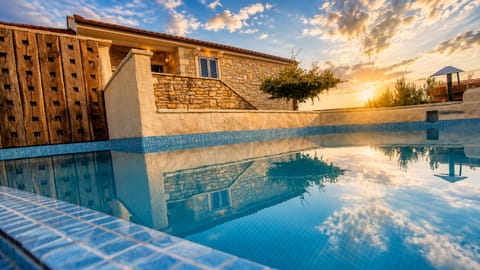 Day, Swimming pool