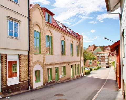 Property building, Street view