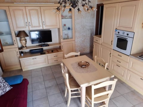 Property building, Kitchen or kitchenette, Living room