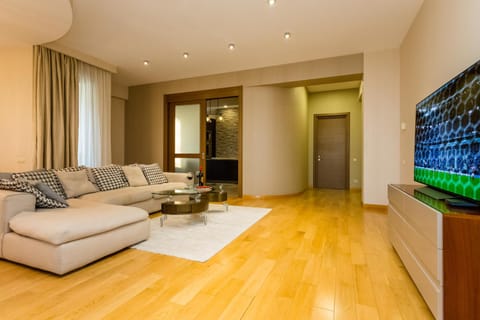 Communal lounge/ TV room, TV and multimedia, Living room, Seating area, Evening entertainment